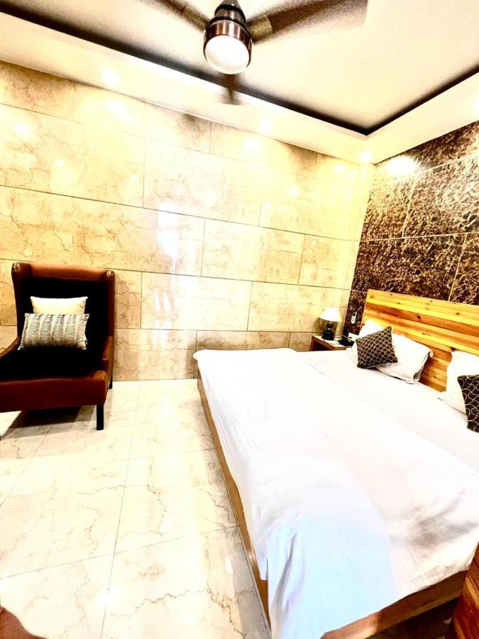 Divine Studios Rajouri Garden New Delhi Ngoại thất bức ảnh