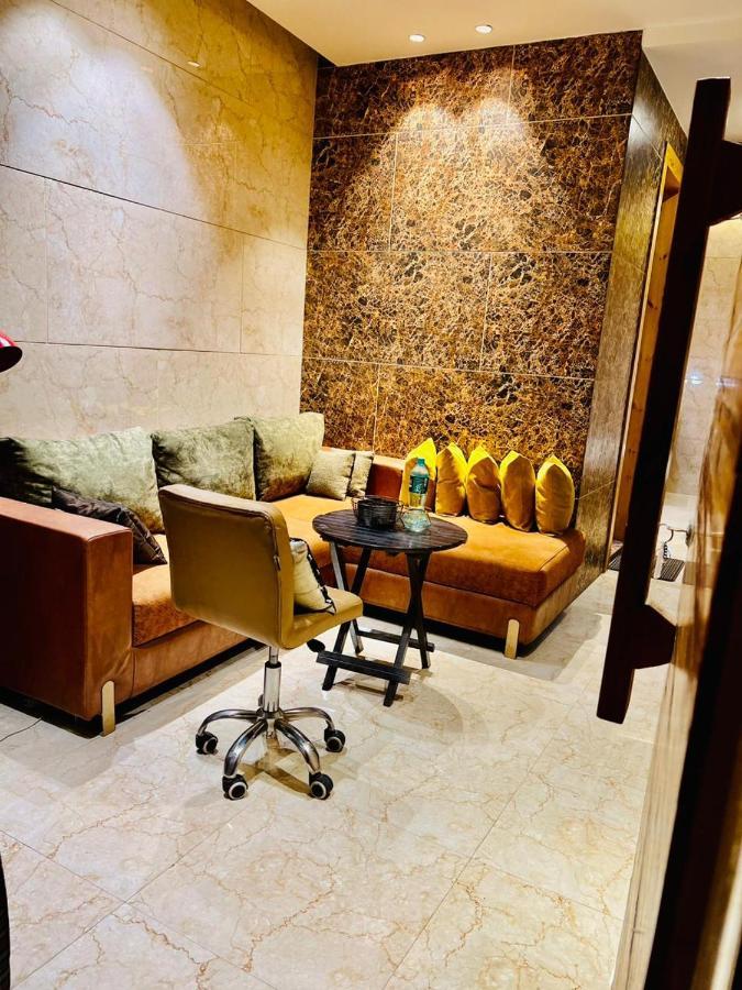 Divine Studios Rajouri Garden New Delhi Ngoại thất bức ảnh