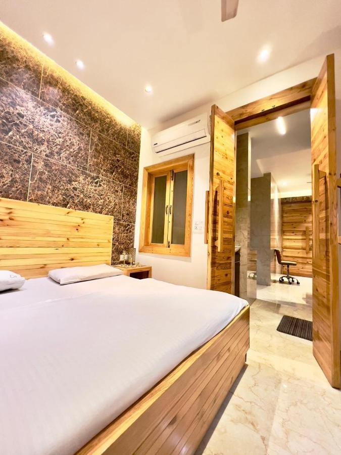 Divine Studios Rajouri Garden New Delhi Ngoại thất bức ảnh