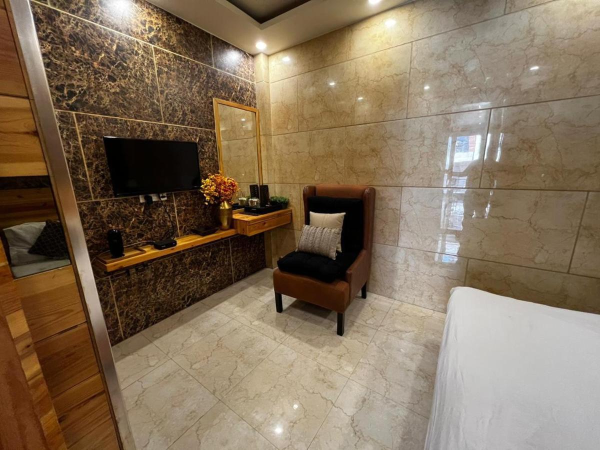 Divine Studios Rajouri Garden New Delhi Ngoại thất bức ảnh