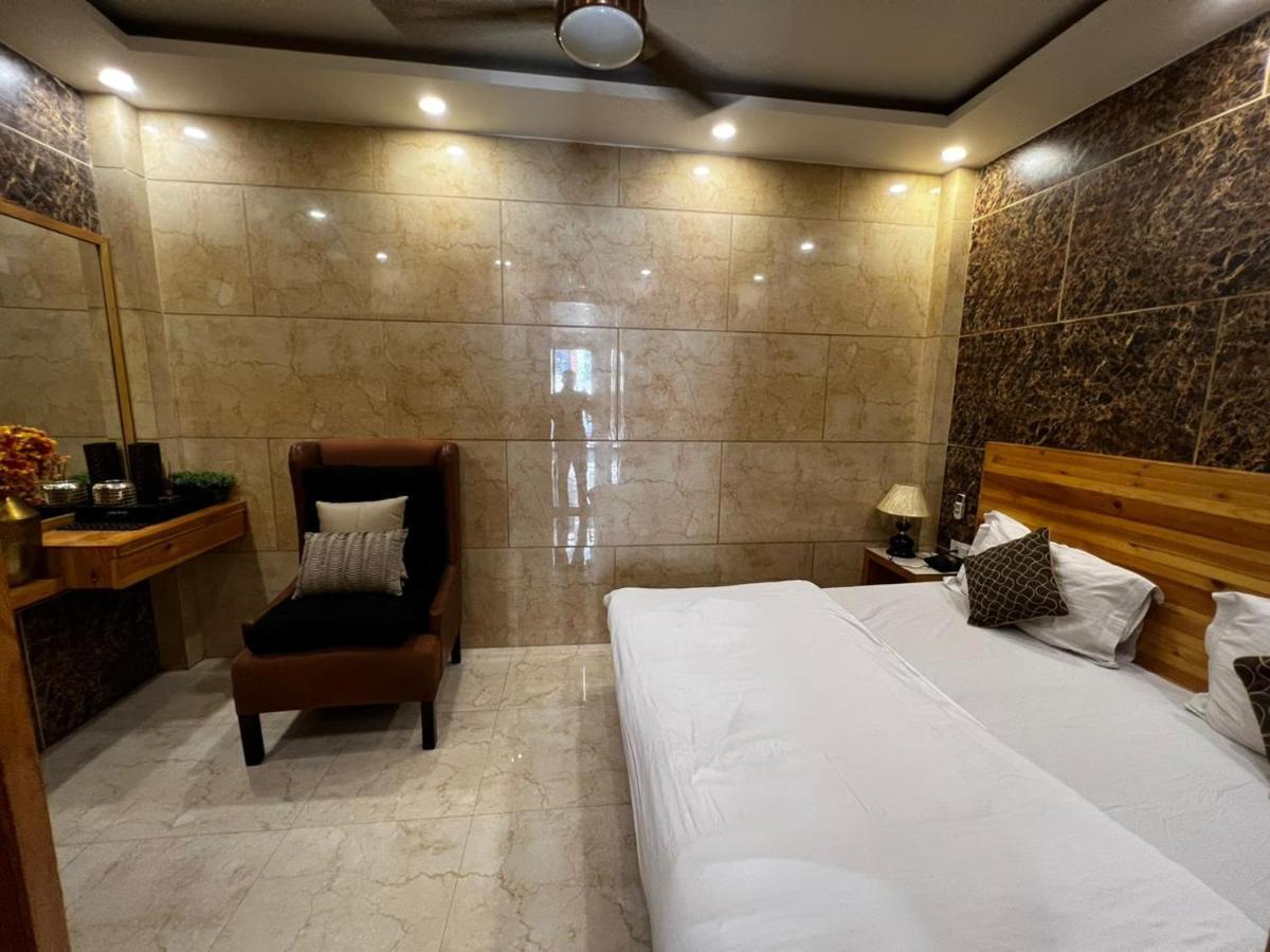 Divine Studios Rajouri Garden New Delhi Ngoại thất bức ảnh